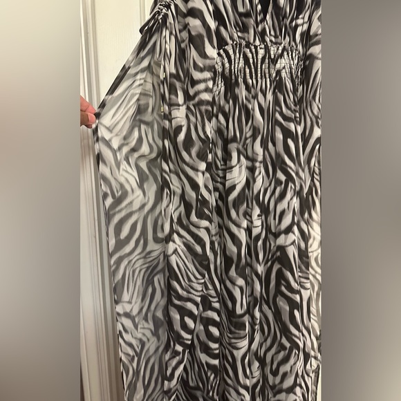XS Zebra Print Jennifer Lopez Maxi Dress. - Picture 3 of 11